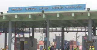 পানগাঁও টার্মিনালের দায়িত্ব নিচ্ছে মেডলগ; লাভের আশা বন্দরের, শঙ্কা ব্যবহারকারীদের